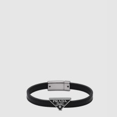 프라다 트라이앵글 로고 레더 브레이슬릿 2IB289