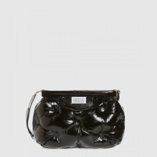 미디엄 사이즈의 숄더백