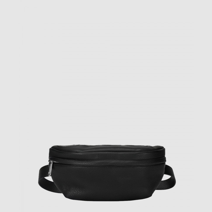 구찌 가죽 힙색 768111