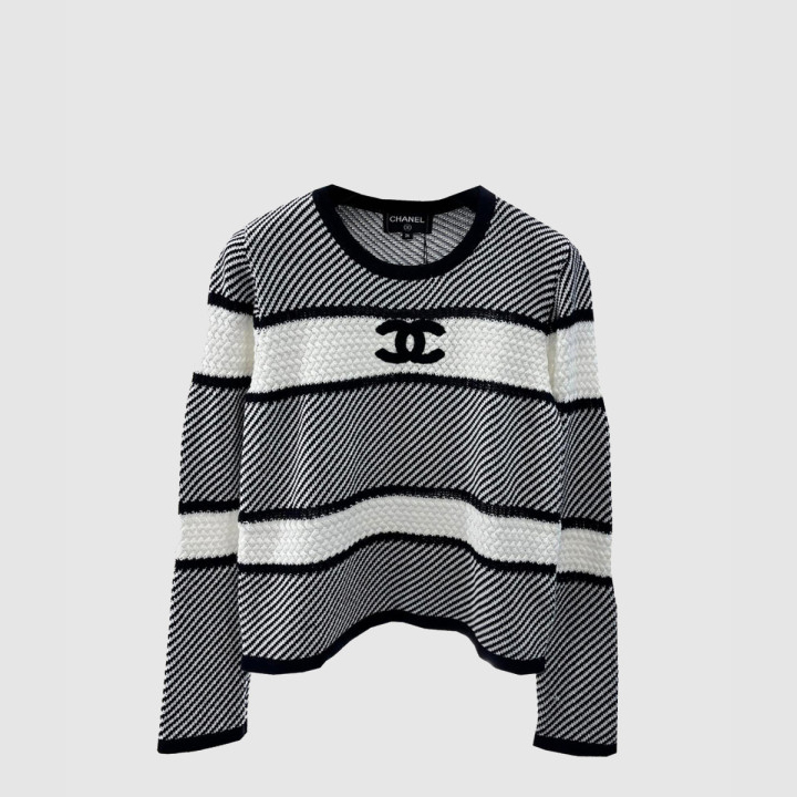 로고 니트 상의