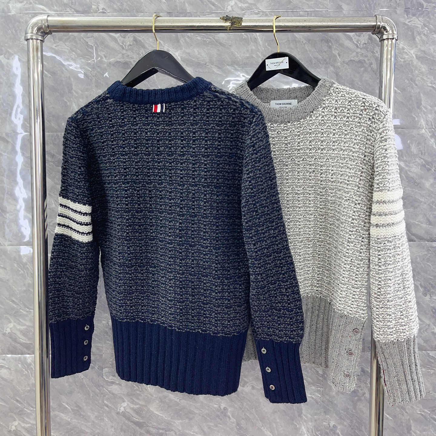 톰브라운 라운드 넥 니트 스웨터