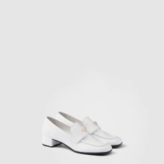 프라다 브러쉬드 가죽 로퍼 1D831N