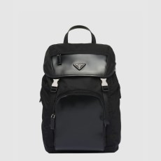 프라다 광택 레더 백팩 2VZ135