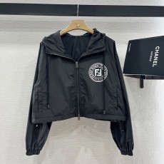 펜디  후드가 달린 자외선 차단 재킷과 반바지 세트