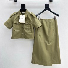 알렉산더 맥퀸  짧은 셔츠, 스트레이트 슬릿 스커트