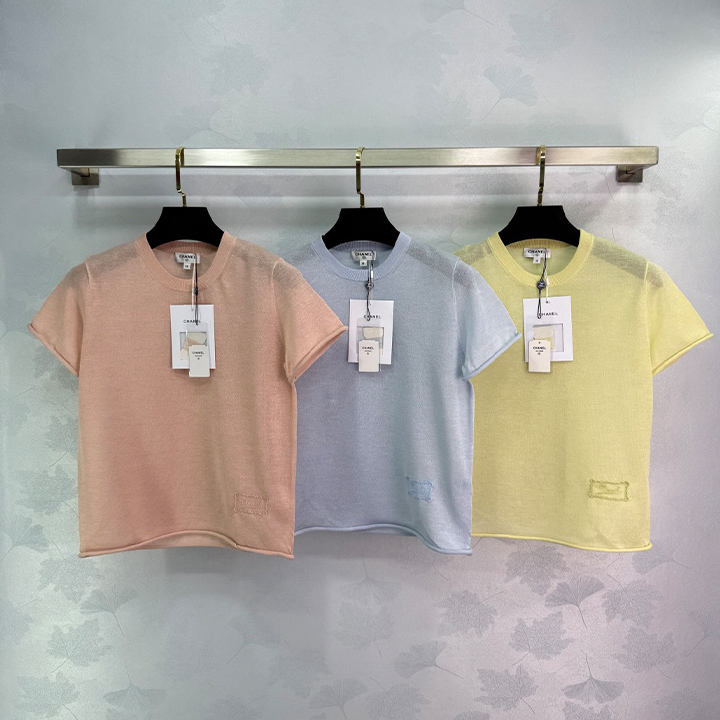 샤넬 클래식한 라운드넥 니트웨어