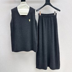 버버리 슬리브리스 니트 스웨터 + 스커트