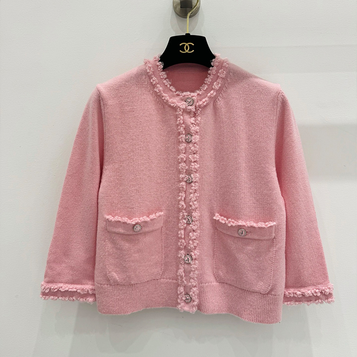 샤넬 클래식한 라운드넥 카디건 재킷