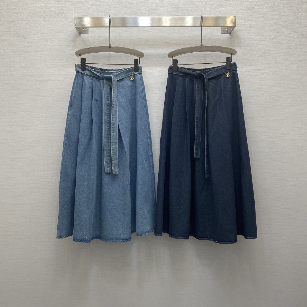 루이비통 하이웨이스트 메탈 버클 장식 플리츠 벨트 롱 스커트