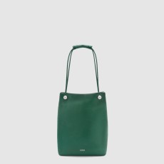 로에베 가죽 소재의 페블 호보 BANBPTMX01