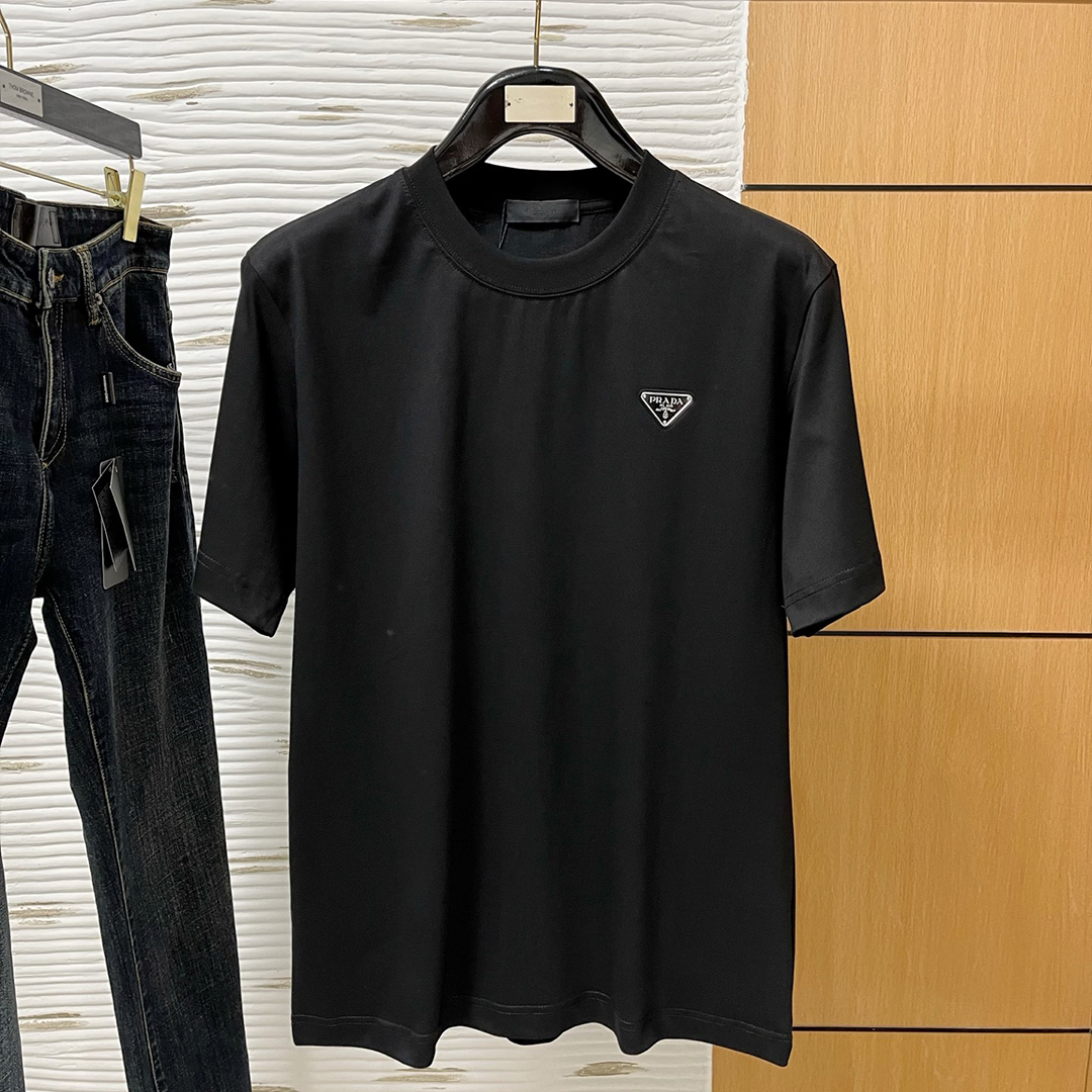 프라다 라운드넥 티셔츠