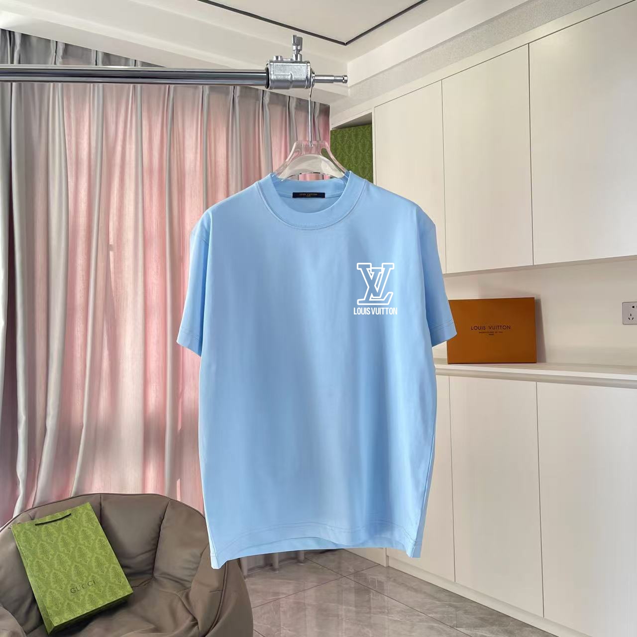 루이비통 반팔 티셔츠