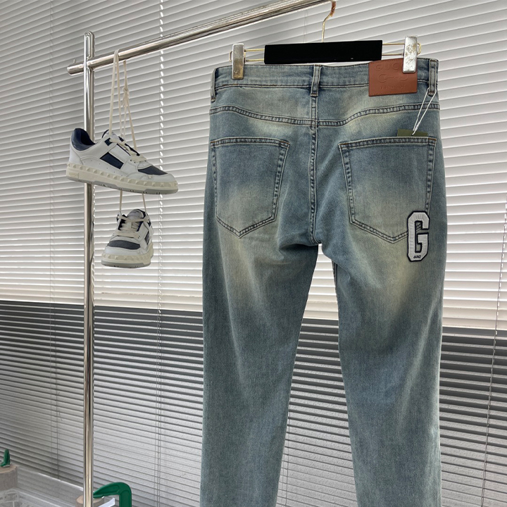 구찌 클래식 워시드 청바지