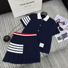 톰브라운 반팔 가디건 탑 플리츠 숏스커트