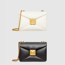 발렌티노 One Stud 체인 쉽스킨백