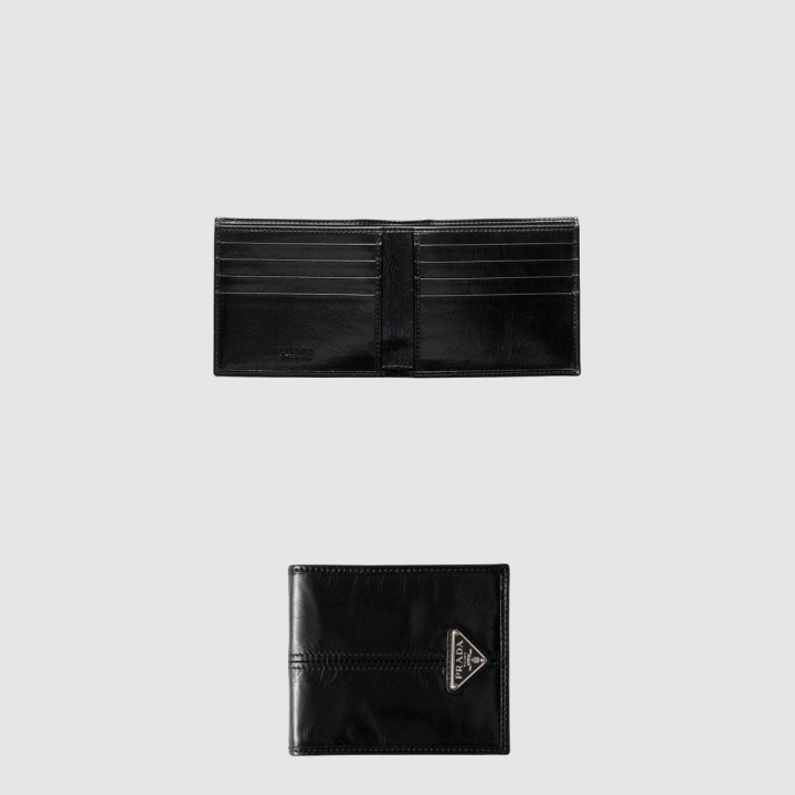 프라다 삼각 메탈 로고 플랩 가죽 지갑 2M0513