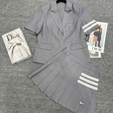 톰브라운 여름 수트 재킷 + 플리츠 스커트