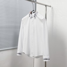 베르사체 칼라와 커프스 바로크 패턴 자수