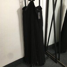 베르사체 신상 메두사 포트레이트 버튼 리본 장식 슬리브리스 홀터넥 플리츠 드레스 롱 스커트