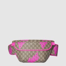 구찌 프린트가 있는 대형 벨트백 834963