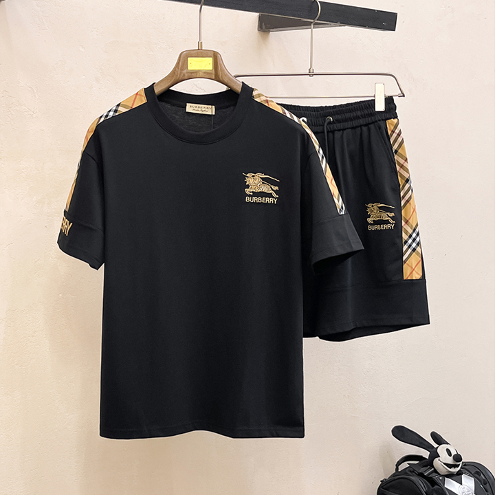 버버리의 봄 여름 최고 클래식 반팔 반바지 세트