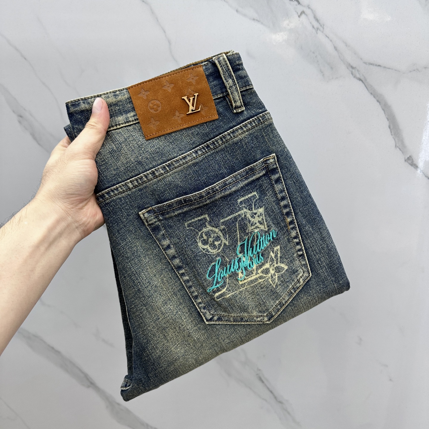 루이비통 2025년 초봄 최신 청바지