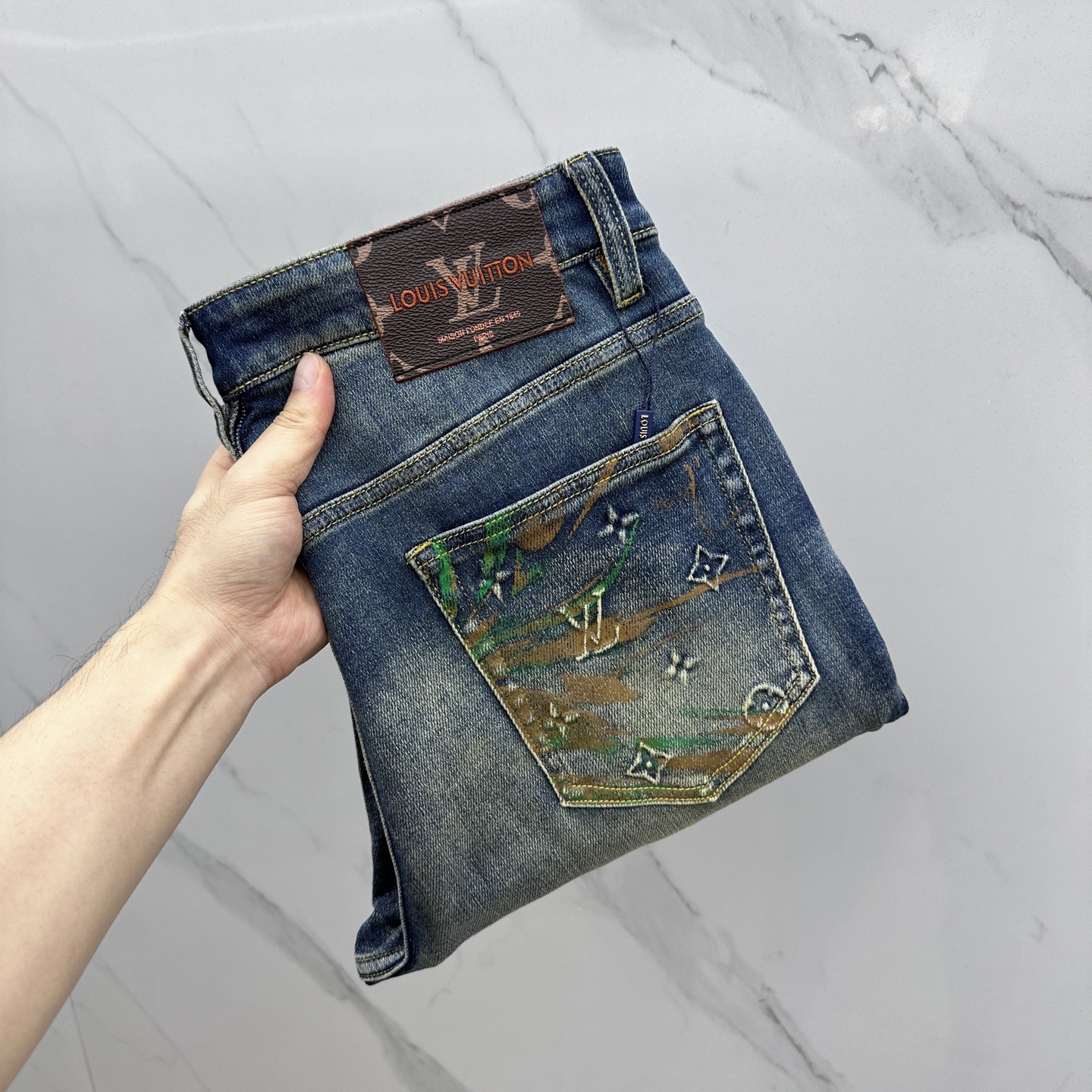 루이비통 2025년 초봄 최신 청바지