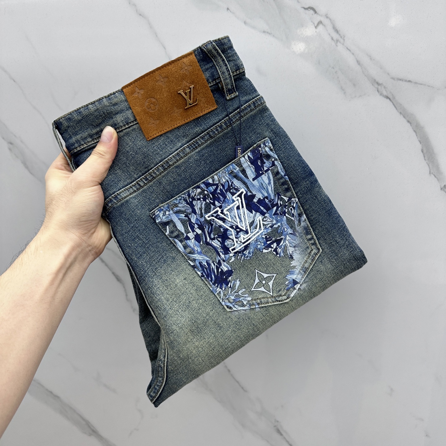 루이비통 2025년 초봄 최신 청바지