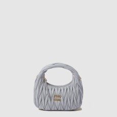 미우미우 완더 마테라쎄 나파 가죽 호보 백 5BC125