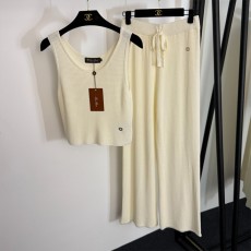 로로피아나 니트 슈트, 메탈 링 니트 자카드 플레드 슬림 니트 베스트 + 와이드 팬츠