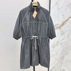 미우미우 봄여름을 위한 최신 캐주얼 스포츠 스타일 원피스