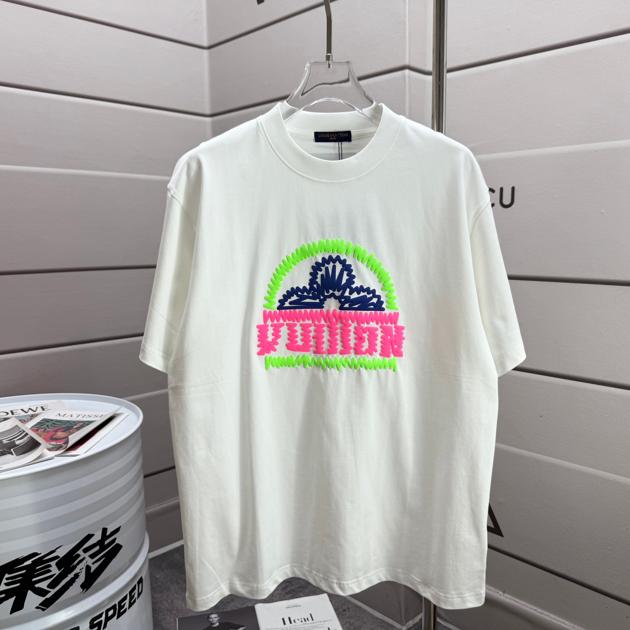 루이비통 2025 봄 여름 신상품 클래식 레터 포밍 프린팅 공정 반팔 티셔츠