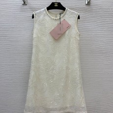 미우미우 슬림핏 A라인 민소매 베스트 드레스