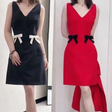 발렌티노2025 초가을 리본 슬리브리스 V넥 드레스