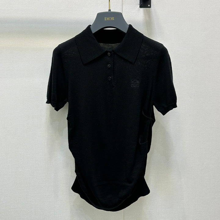 로에베 마이크로 로고 플리츠 라펠 반팔 탑