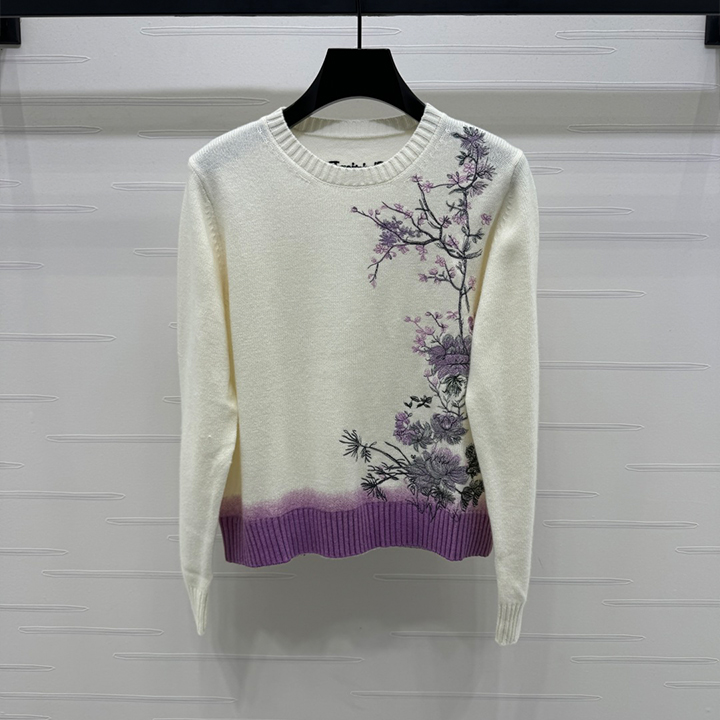 디올 수입 울 소재의 부드럽고 편안한 니트 라운드넥 긴팔 스웨터