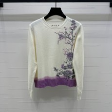 디올 수입 울 소재의 부드럽고 편안한 니트 라운드넥 긴팔 스웨터