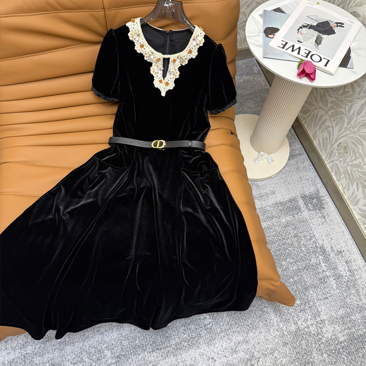 디올 라운드넥 포지셔닝 자수 장식 디자인 원피스, (벨트 포함)