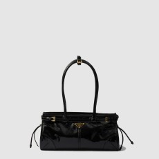 프라다 미디엄 나플락 페이턴트 가죽 핸드백 1BA426