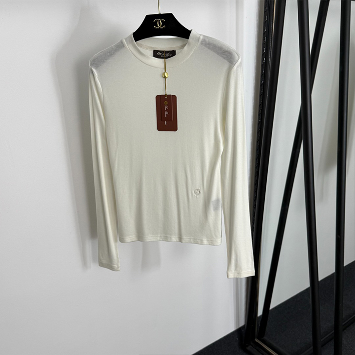 로로피아나 심플 로고 자수 긴팔 티셔츠