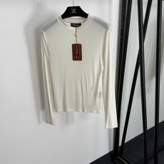 로로피아나 심플 로고 자수 긴팔 티셔츠