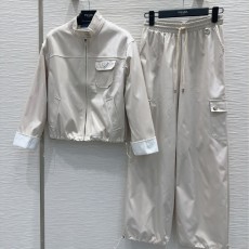 프라다 패셔니스타의 최애템 캐쥬얼 세트