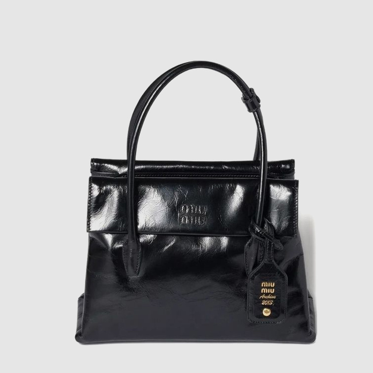 미우미우 솔리테어 로고 레더 토트백 5BA302