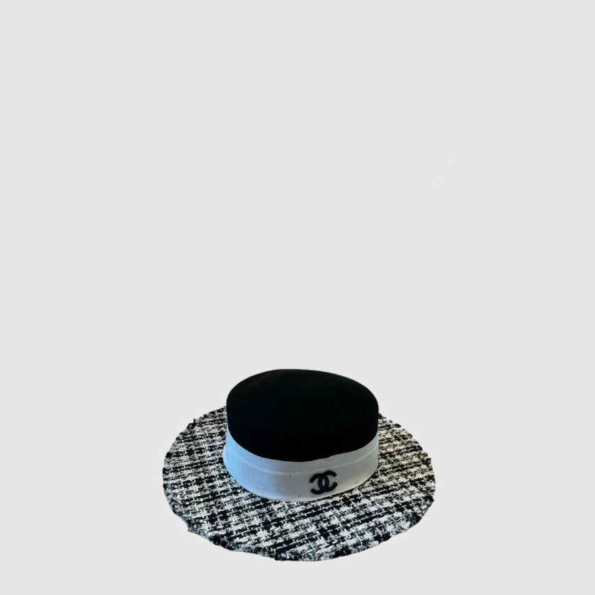 샤넬 플랫 탑 모자 AA6246