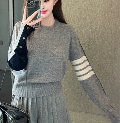 톰브라운 그레이 앤 네이비 라운드 니트