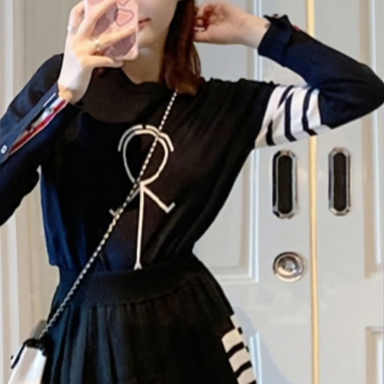 톰브라운 휴먼 라운드 니트