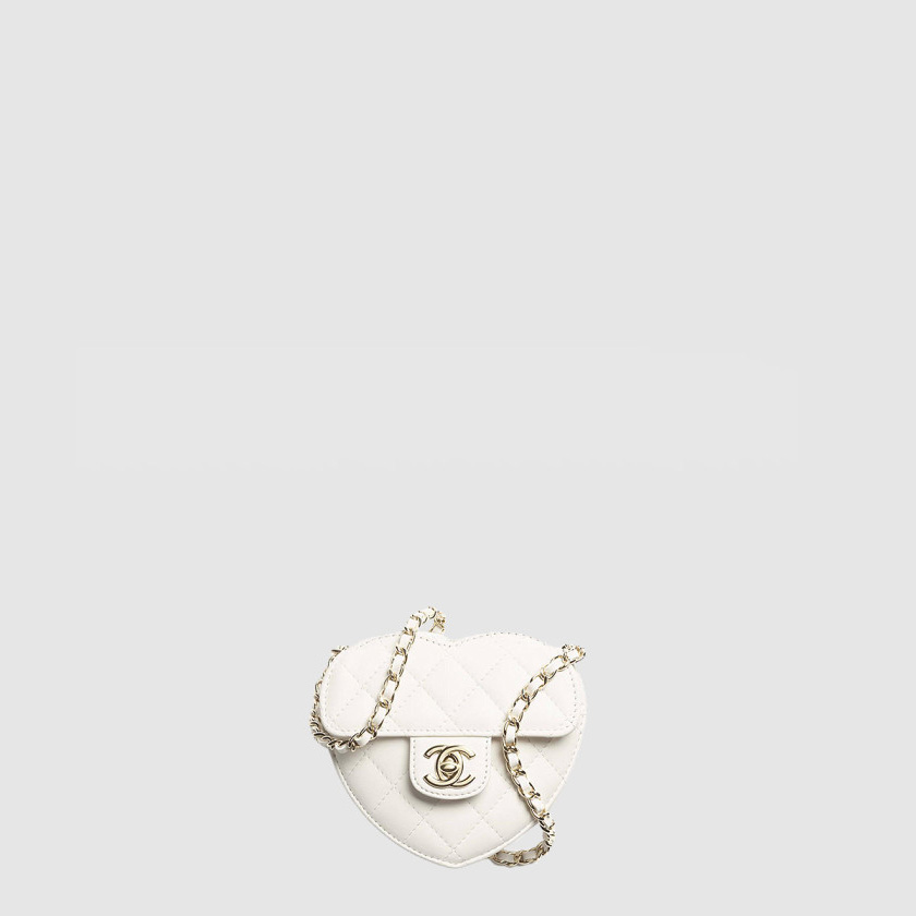 샤넬 핸들 장식의 하트 클러치 AP2784