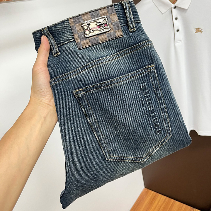 버버리 25년 가을 비즈니스 캐주얼 청바지