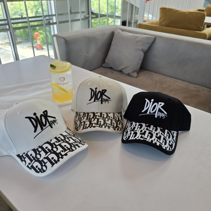디올 로고 자수 볼캡