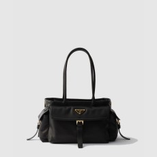 프라다 미디엄 익스플로어 나파 가죽 토트백 1BG596